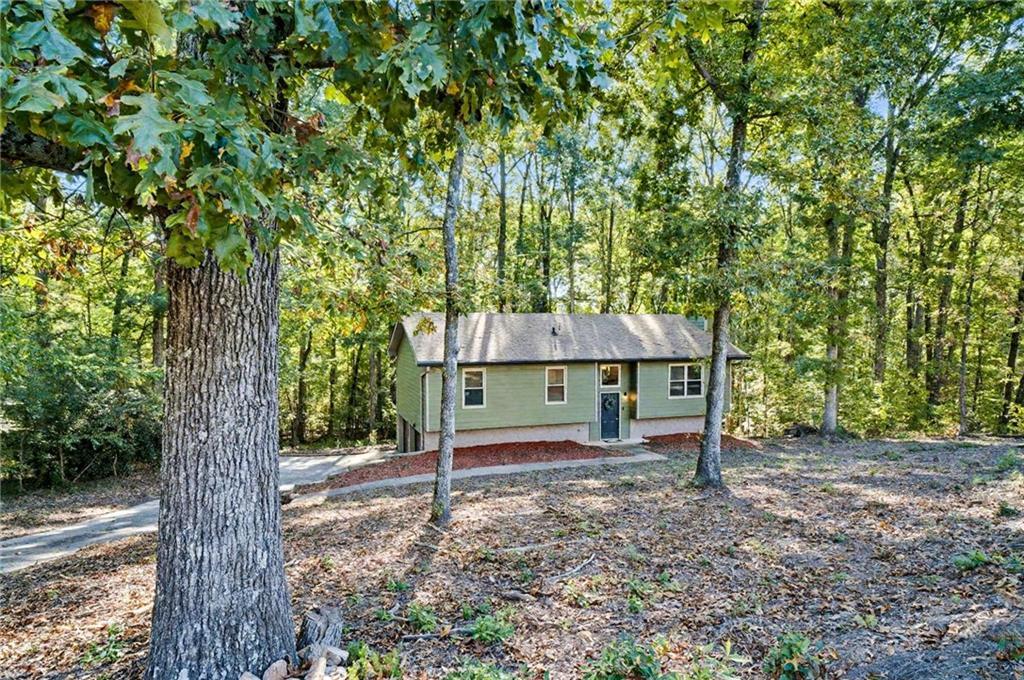 3992 Joshua Ln., Douglasville, GA 30135