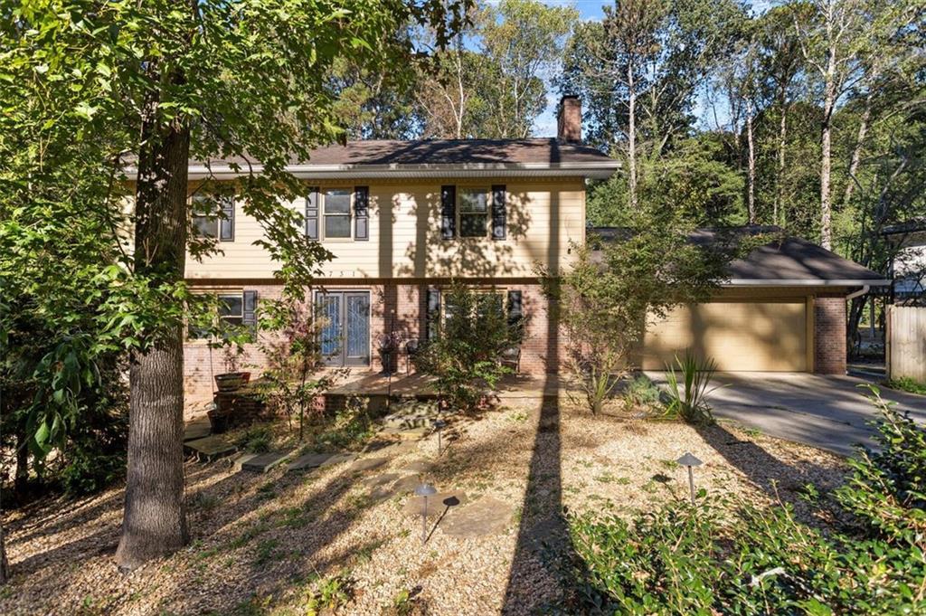 2731 Brackenwood Dr., Snellville, GA 30039