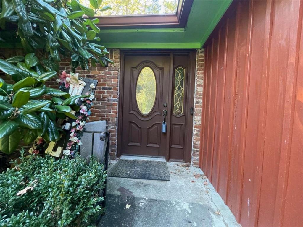 2765 Rollingwood Ln., Atlanta, GA 30316