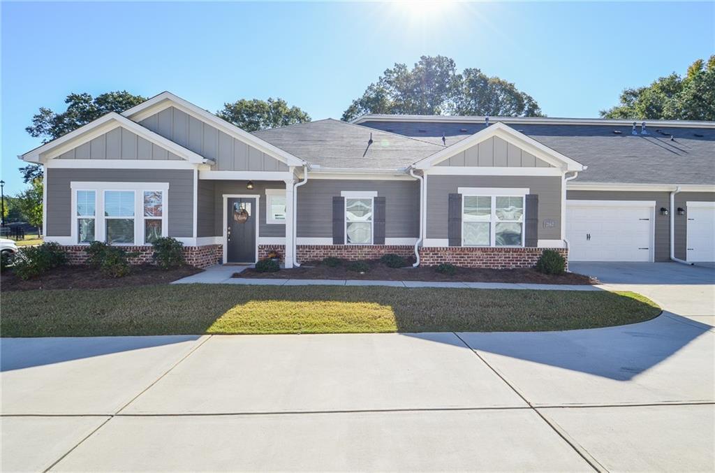 2562 Rathburn Cir., Loganville, GA 30052