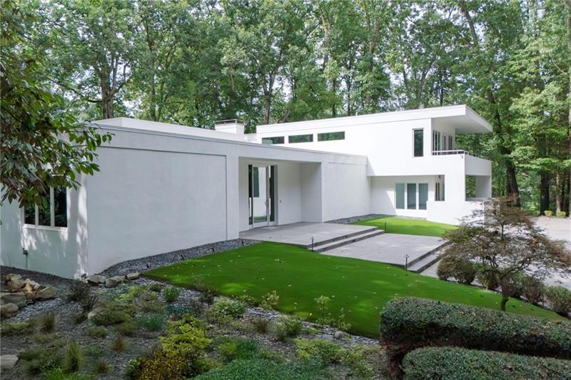 3670 Ridgewood Rd., Atlanta, GA 30327