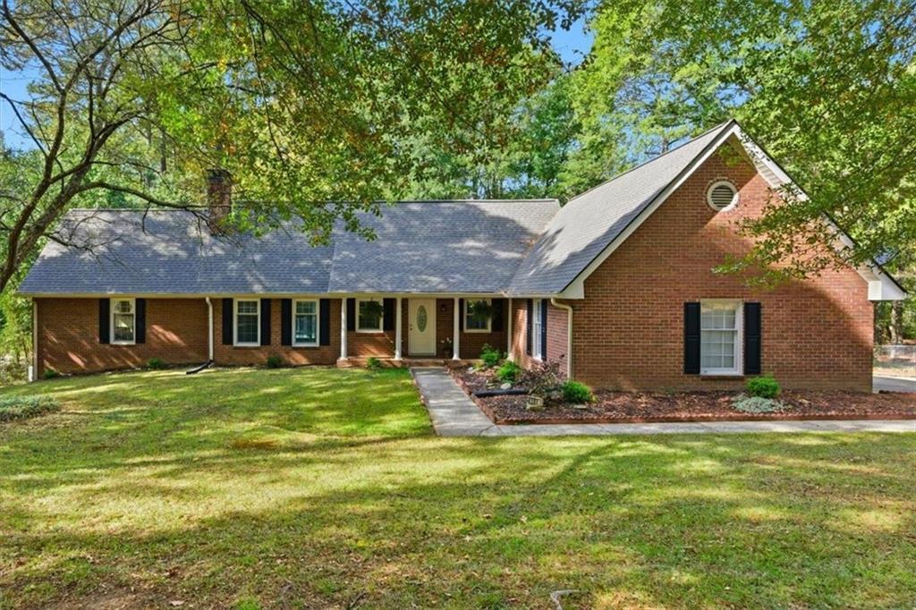 190 Willow Lake Ln., Sharpsburg, GA 30277