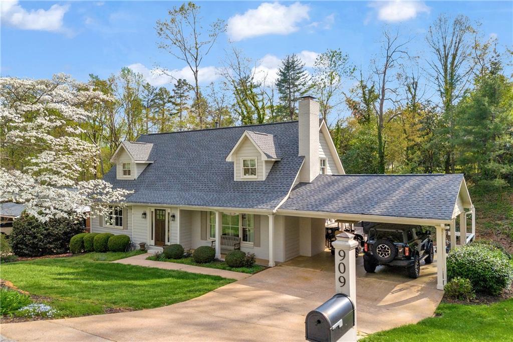 909 Parkhill Pl., Gainesville, GA 30501