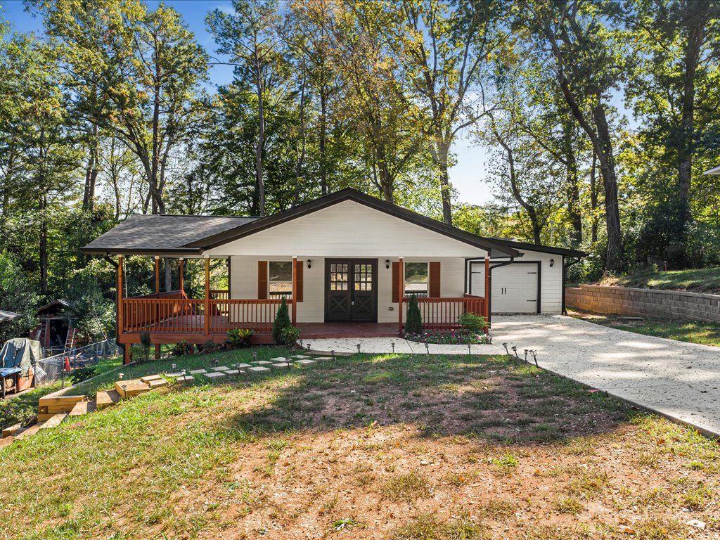 2461 Ridgefield Ter., Decatur, GA 30033