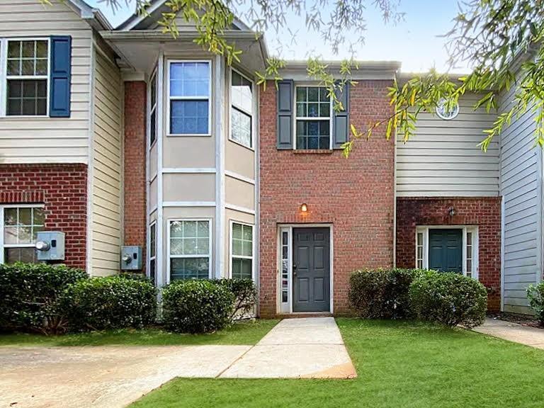 394 Brookview Dr., Riverdale, GA 30274