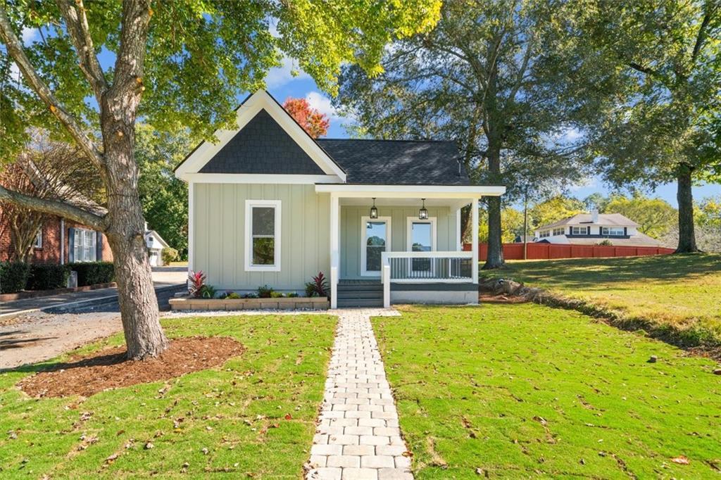 515 Woodlawn Ave., Calhoun, GA 30701