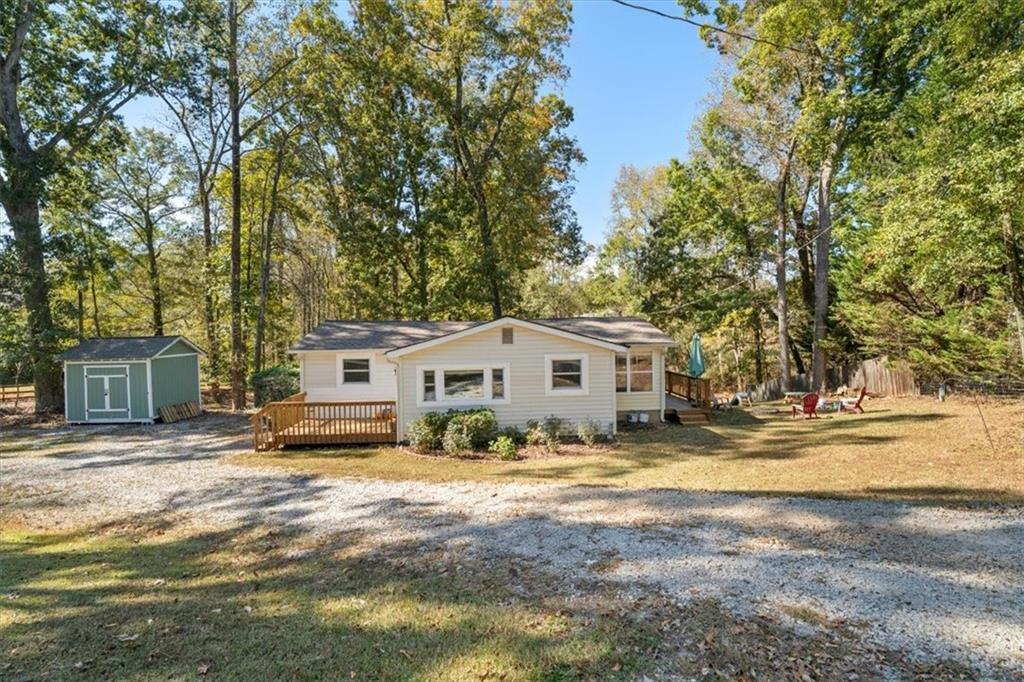 9260 Waldrip Rd., Gainesville, GA 30506