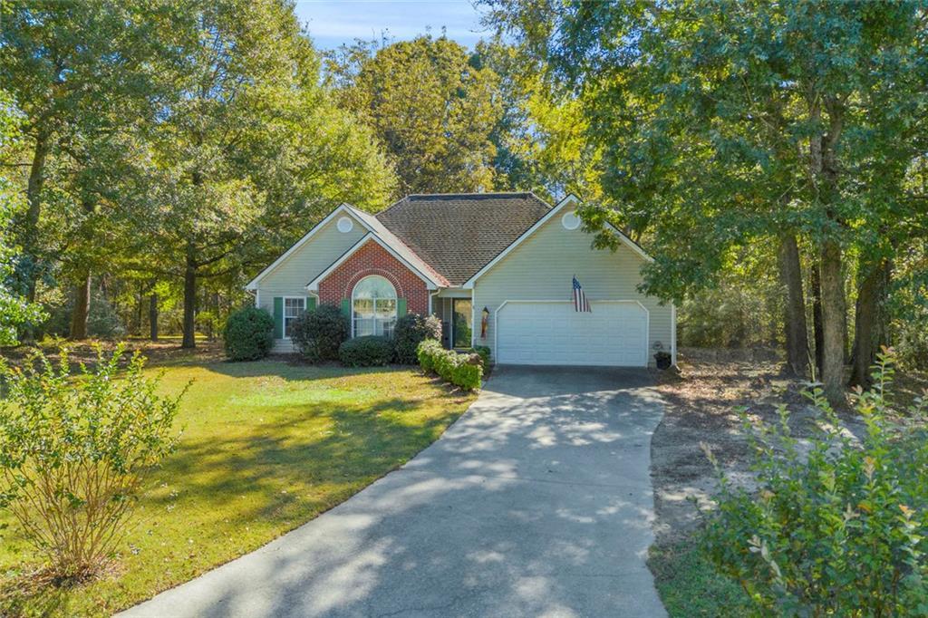 652 Magnolia Dr., Loganville, GA 30052