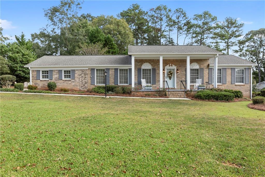 332 Plantation Cir., Fayetteville, GA 30214