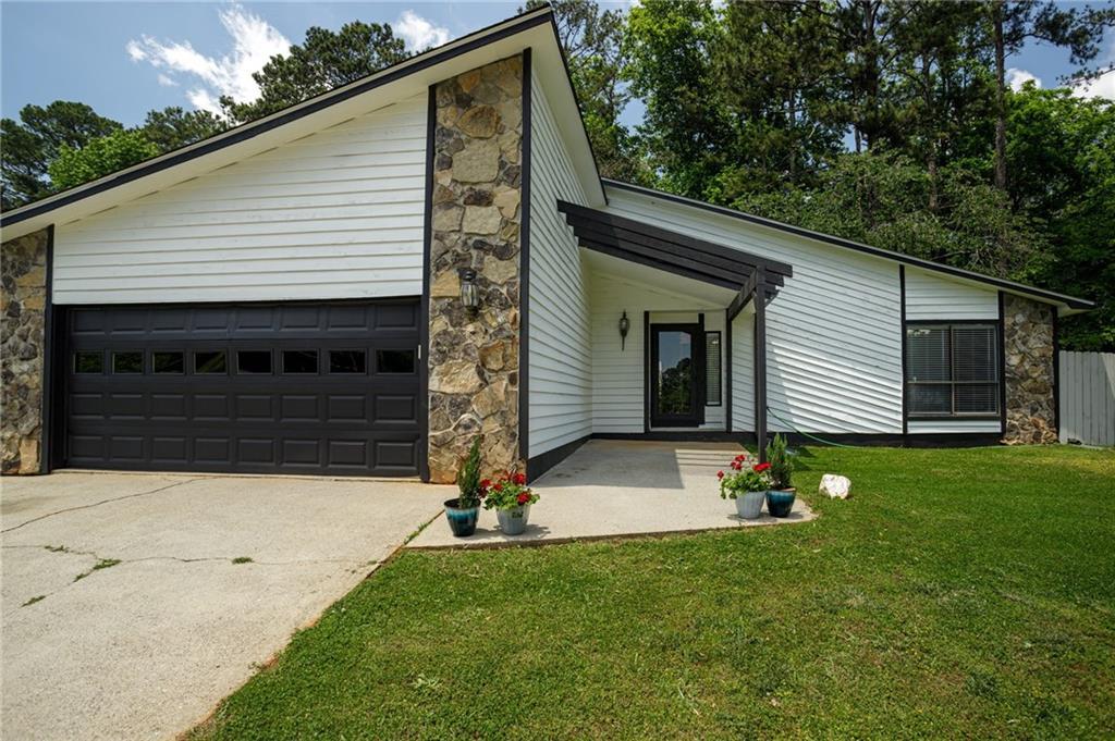 812 Steeple Chase Dr., Lawrenceville, GA 30044