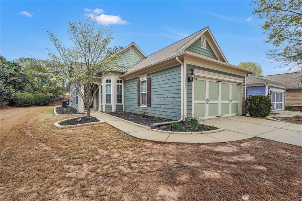 6420 Rockpoint Ln., Hoschton, GA 30548