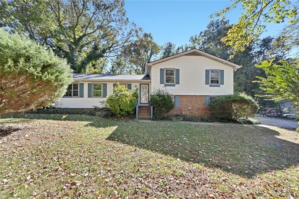 1593 Dogwood Ln., Acworth, GA 30102