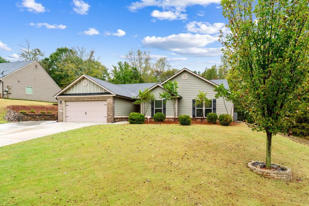 519 Lena Dr., Hoschton, GA 30548
