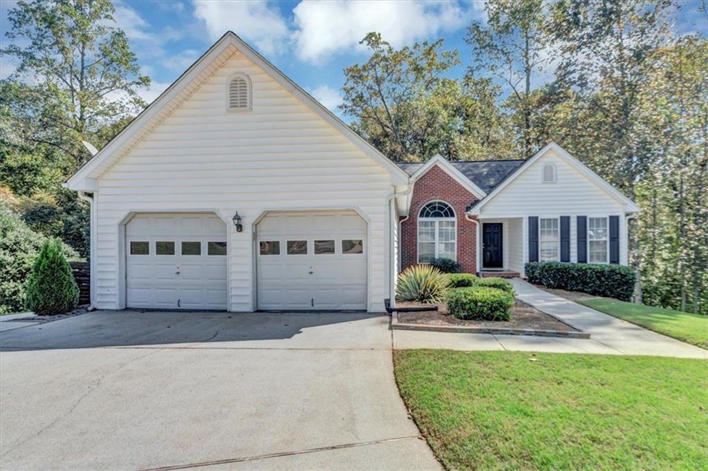 882 Madison View Ln., Lawrenceville, GA 30045