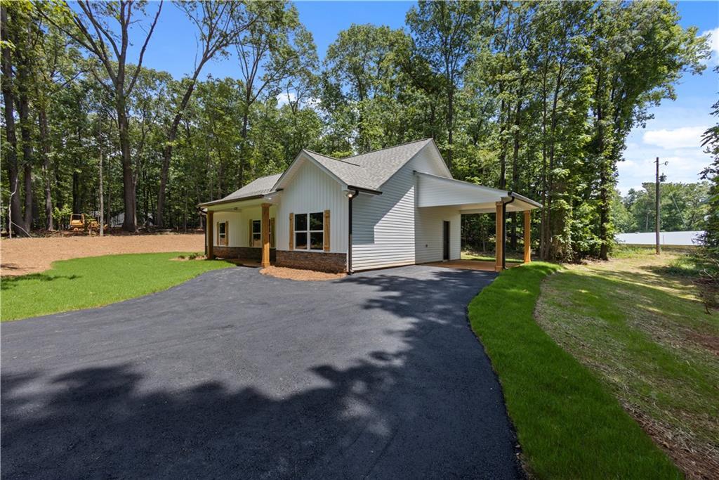 1517 Winn Rd., Douglasville, GA 30134