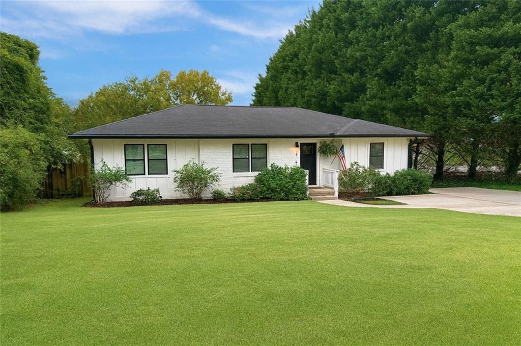 984 Valley Dr., Smyrna, GA 30080