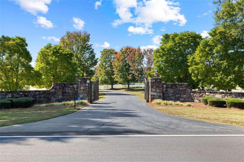 5225 Chalybeate Springs Rd., Woodland, GA 31836