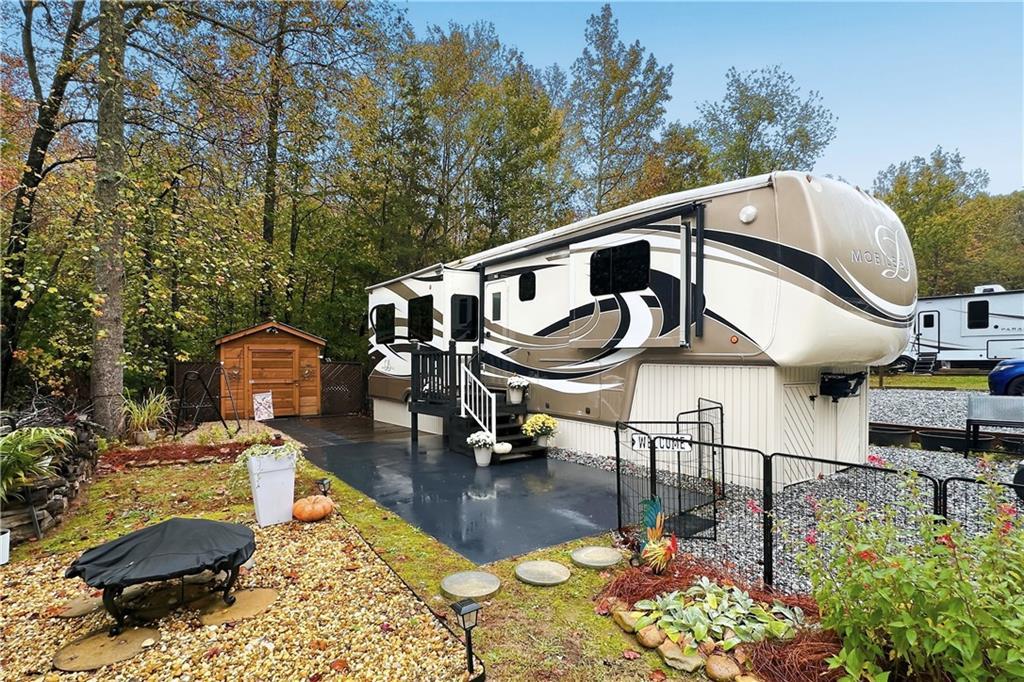 329 Leisure Acres Dr., Cleveland, GA 30528