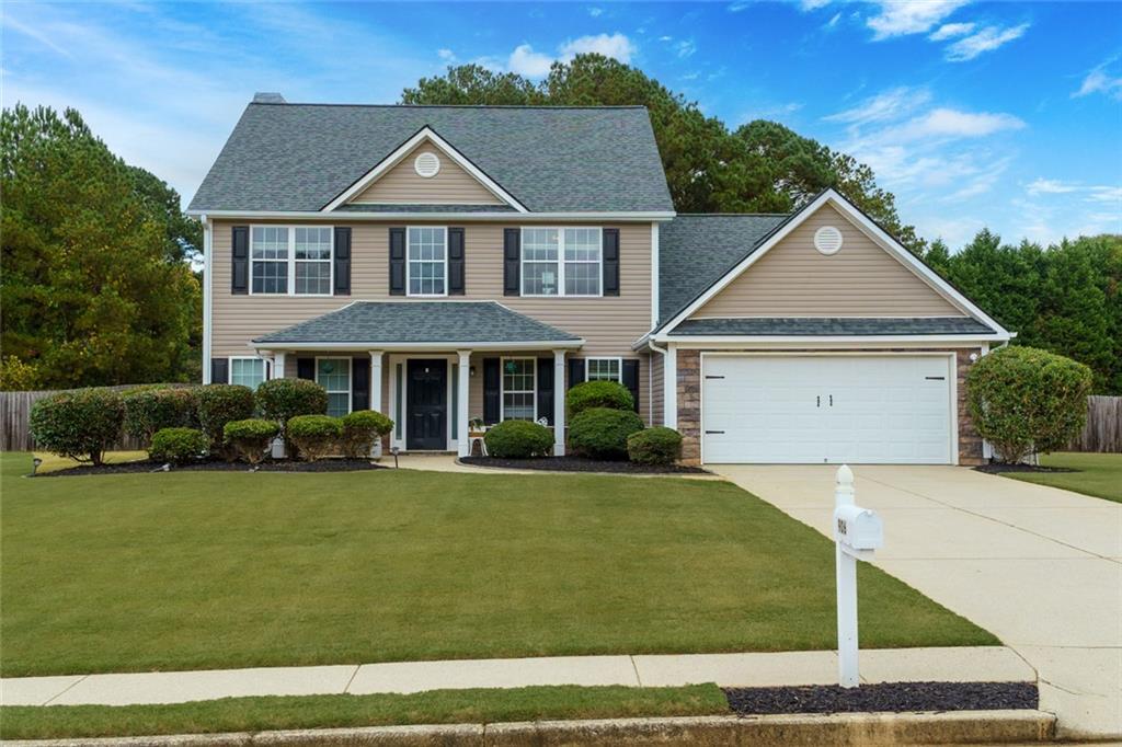 906 Callee Dr., Loganville, GA 30052