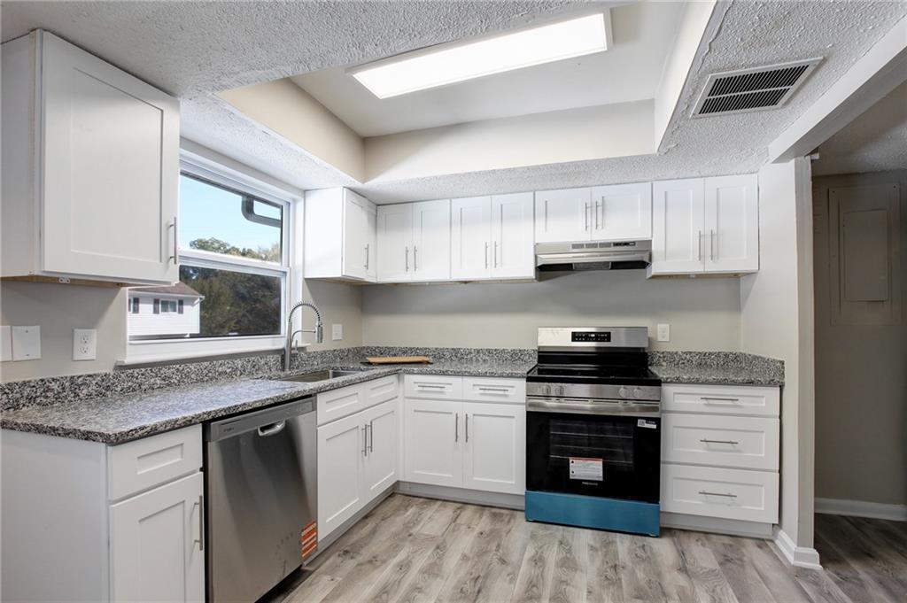 7325 Cardigan Cir., Atlanta, GA 30328