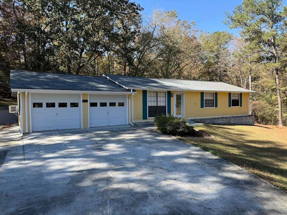 2300 Pinetree Ln., Conyers, GA 30012