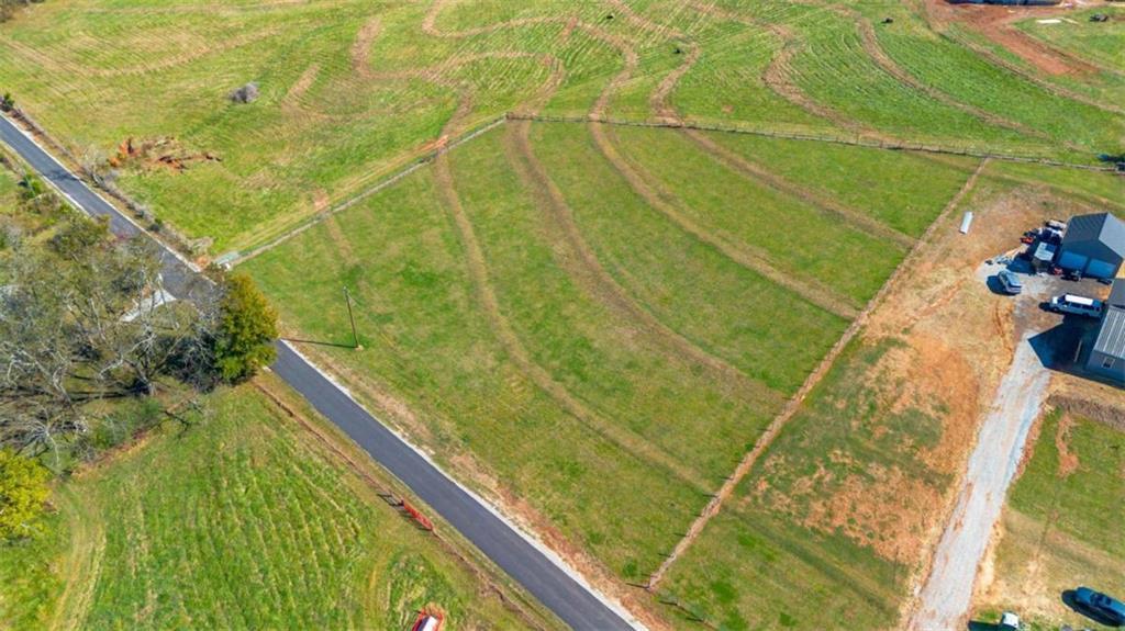 687 Hoods Academy Rd., Commerce, GA 30529