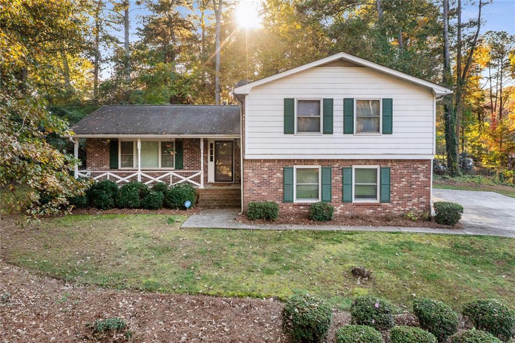 2252 Valley Creek Cir., Snellville, GA 30078