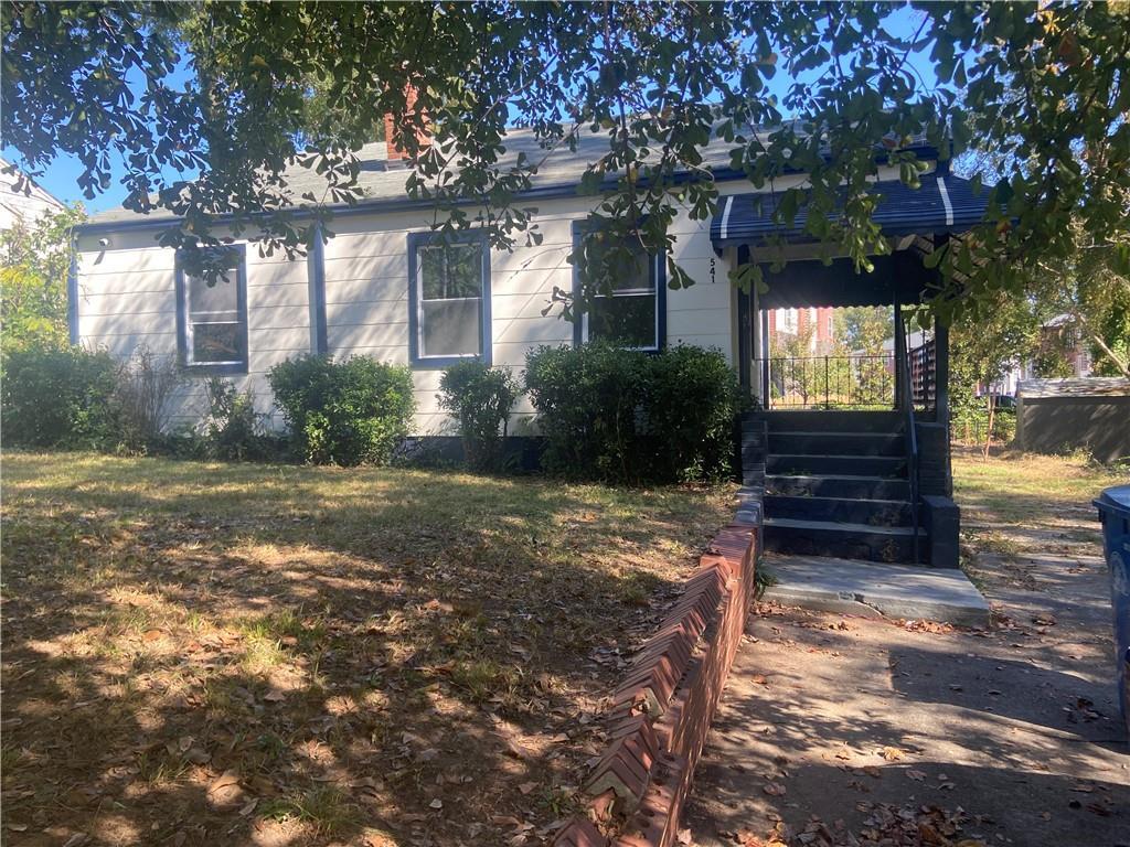 541 W W Lake Ave., Atlanta, GA 30318