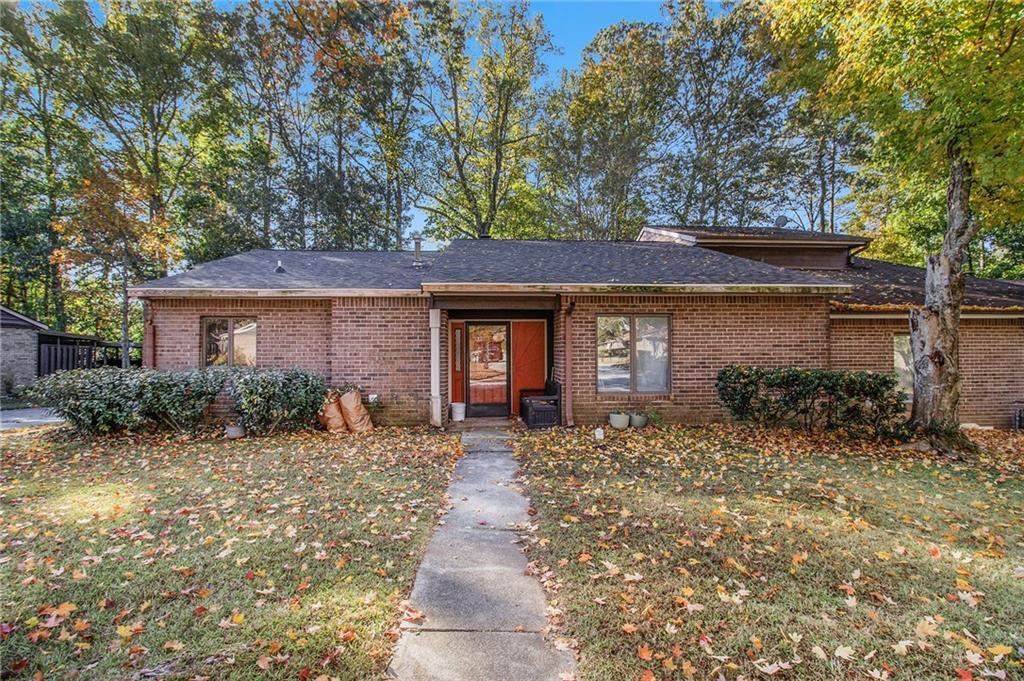 5529 Circlestone Ln., Stone Mountain, GA 30088