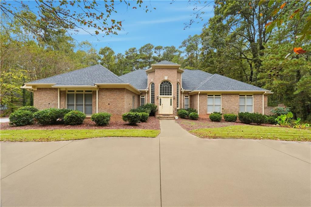 1988 Fairgreen Dr., Stone Mountain, GA 30087