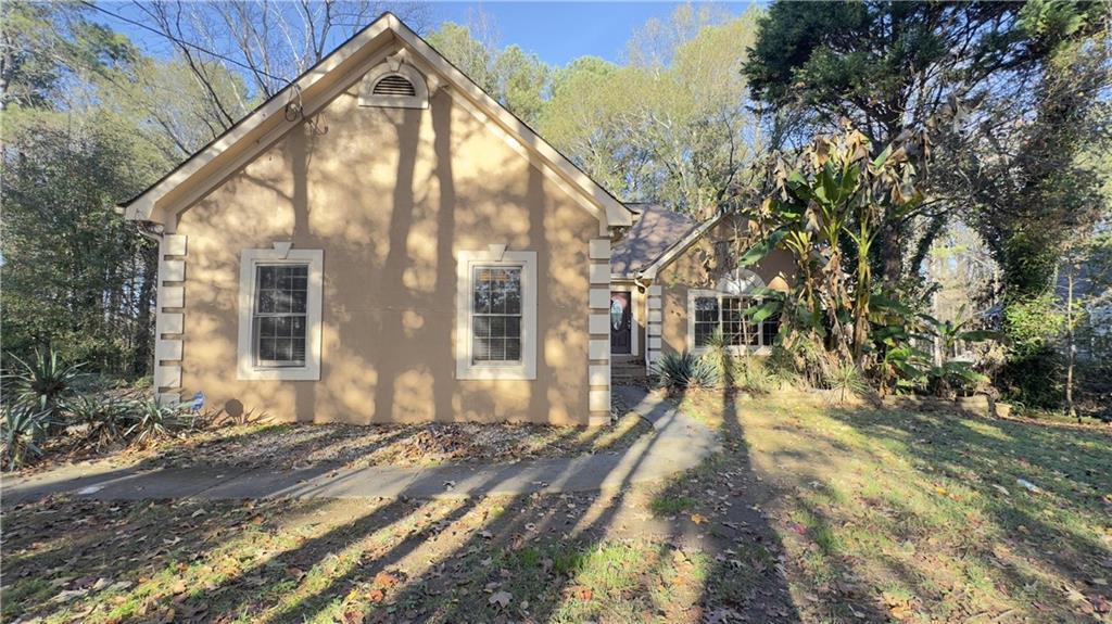 889 Lakeview Rd., Grayson, GA 30017