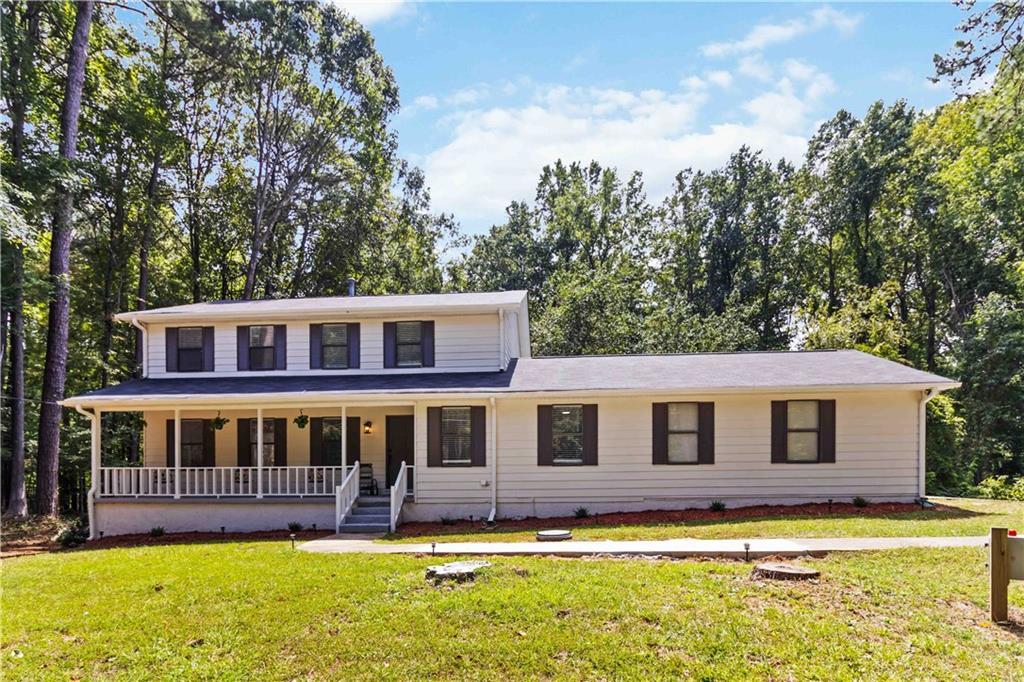 145 Huntcliff Ct., Fayetteville, GA 30214