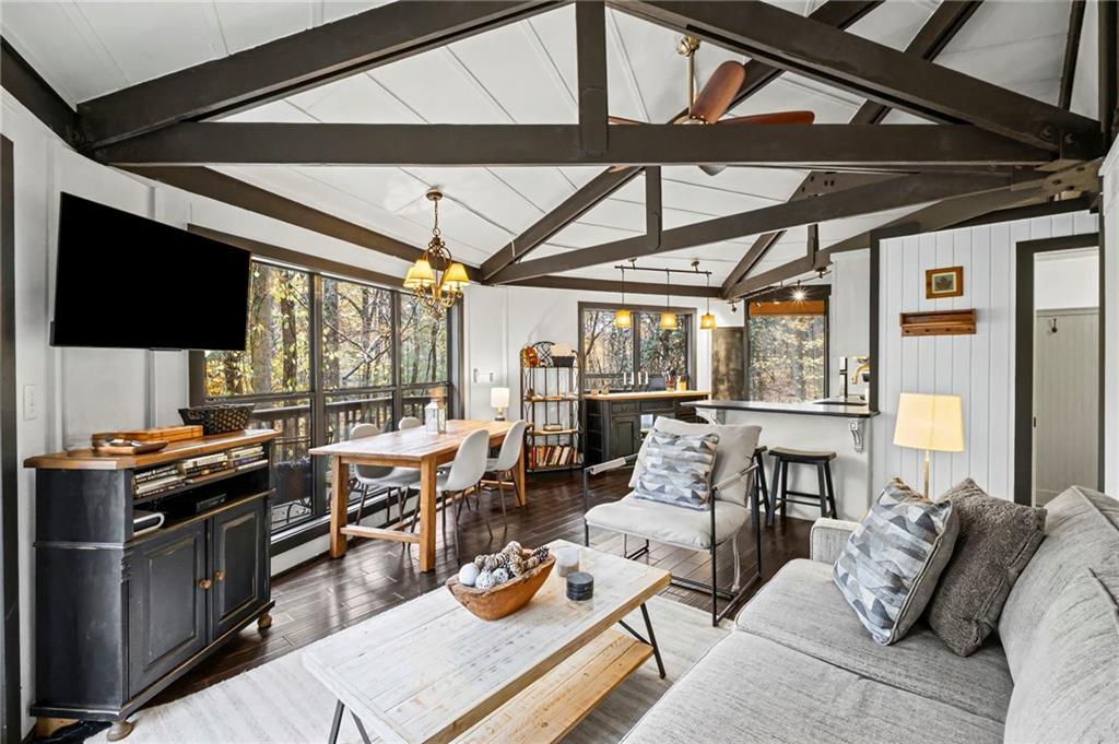 35 Treetop Knoll Dr., Jasper, GA 30143