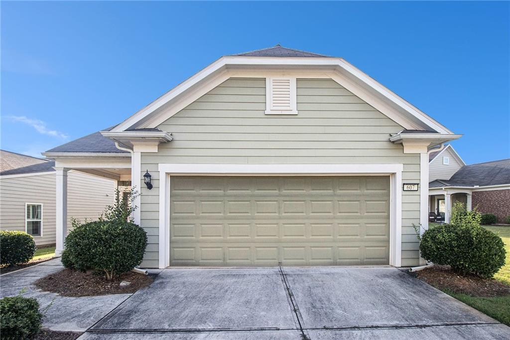 607 Larch Looper Dr., Griffin, GA 30223