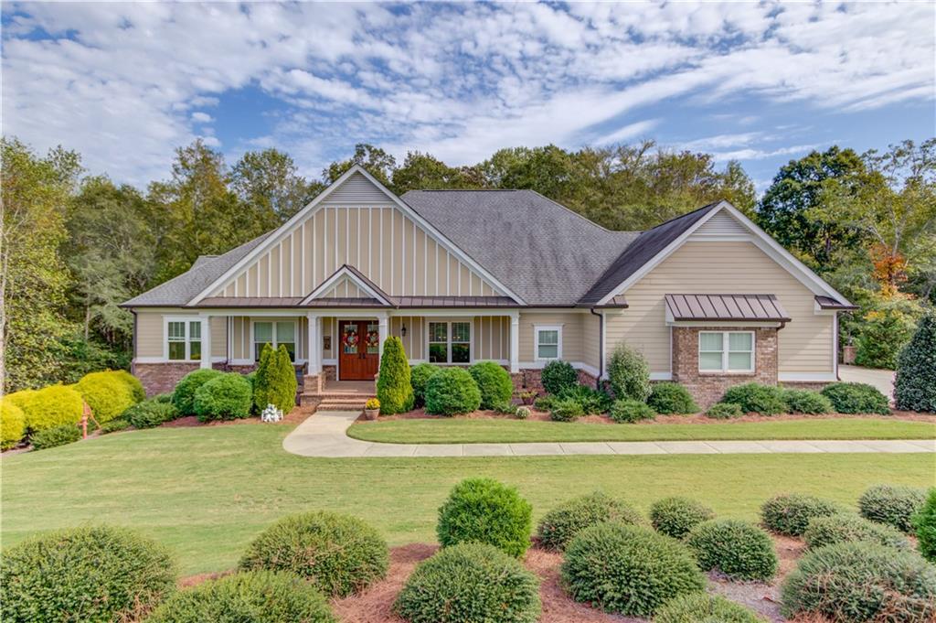 624 Skyland Dr., Hoschton, GA 30548
