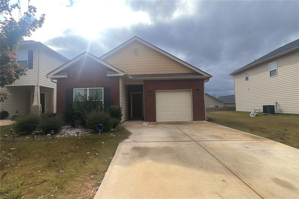 2635 Lovejoy Crossing Ln., Hampton, GA 30228