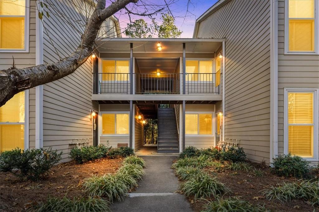 1009 Lake Pointe Cir., Roswell, GA 30075