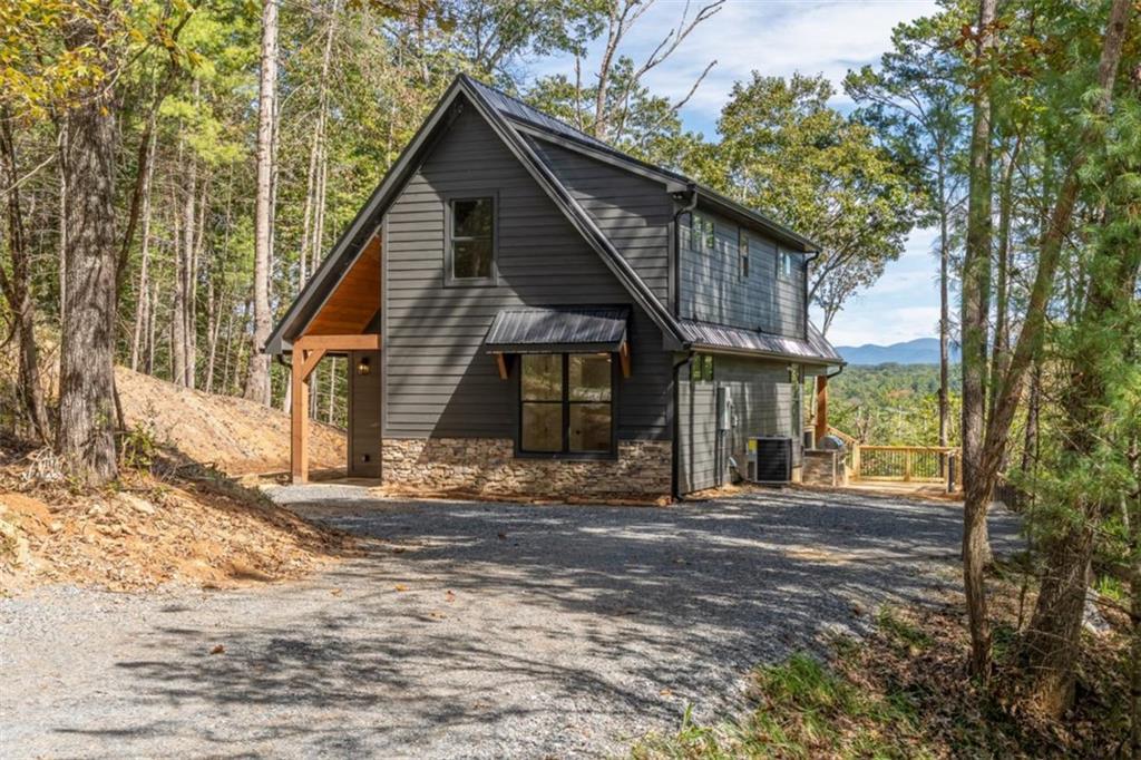 110 Red Oak Tr., Ellijay, GA 30540