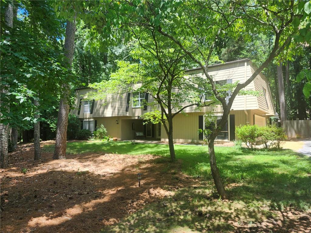 220 Hollyberry Ct., Roswell, GA 30076