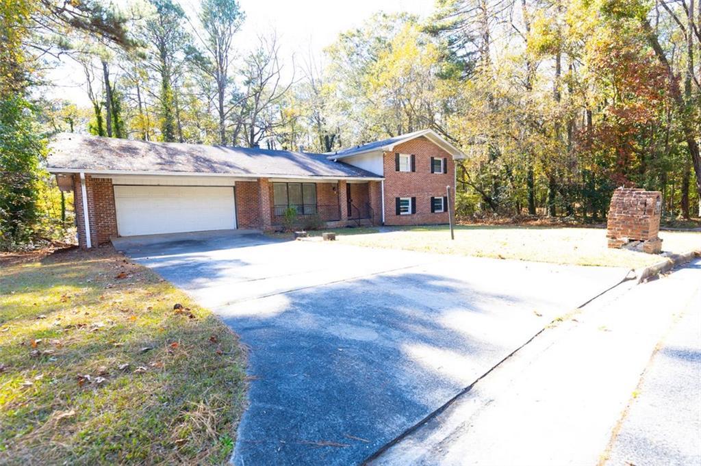 2030 Pine Oak Dr., Atlanta, GA 30310