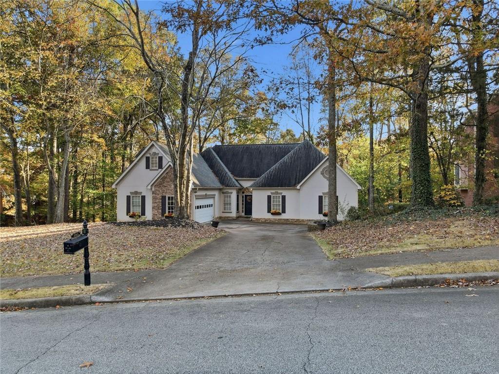 1065 Laurian Park Dr., Roswell, GA 30075