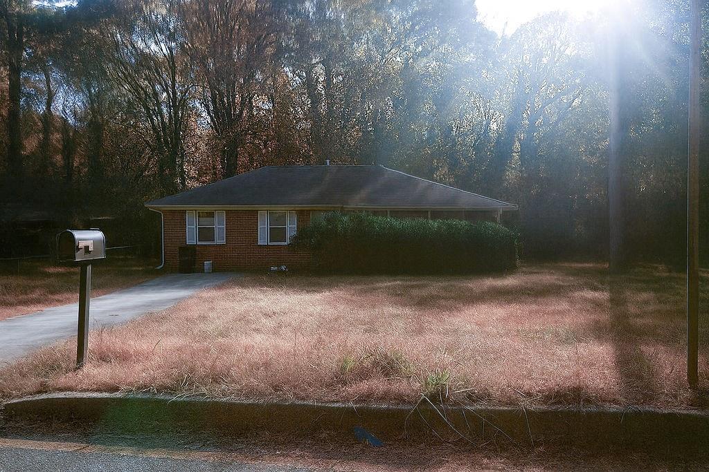 1394 Oakview Cir., Forest Park, GA 30297