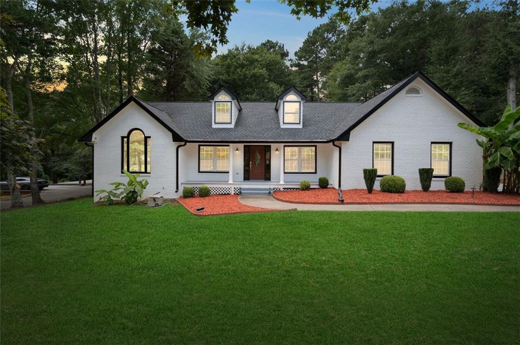 3895 Marham Park Cir., Loganville, GA 30052