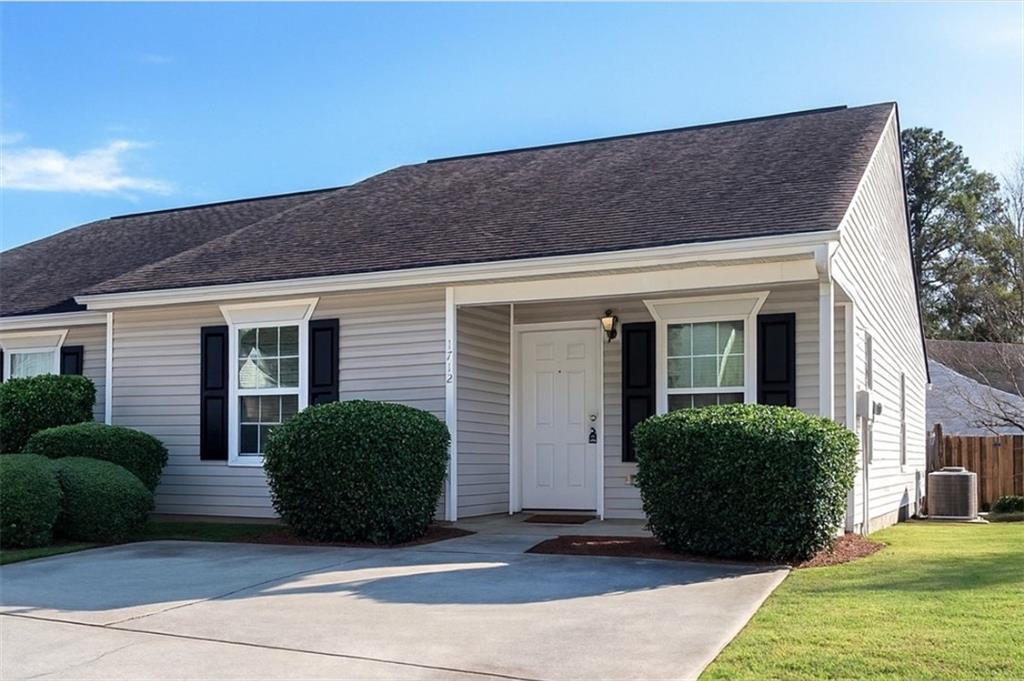 1712 Summerwoods Ln., Griffin, GA 30224