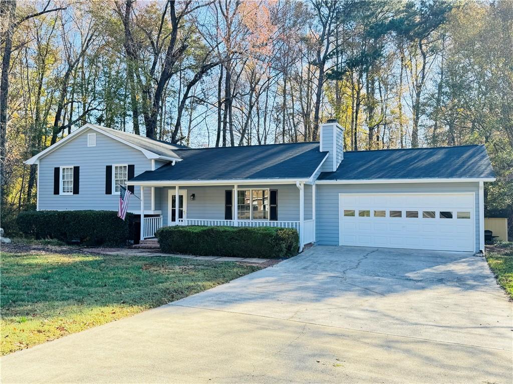 1484 Lakemont Dr., Grayson, GA 30017