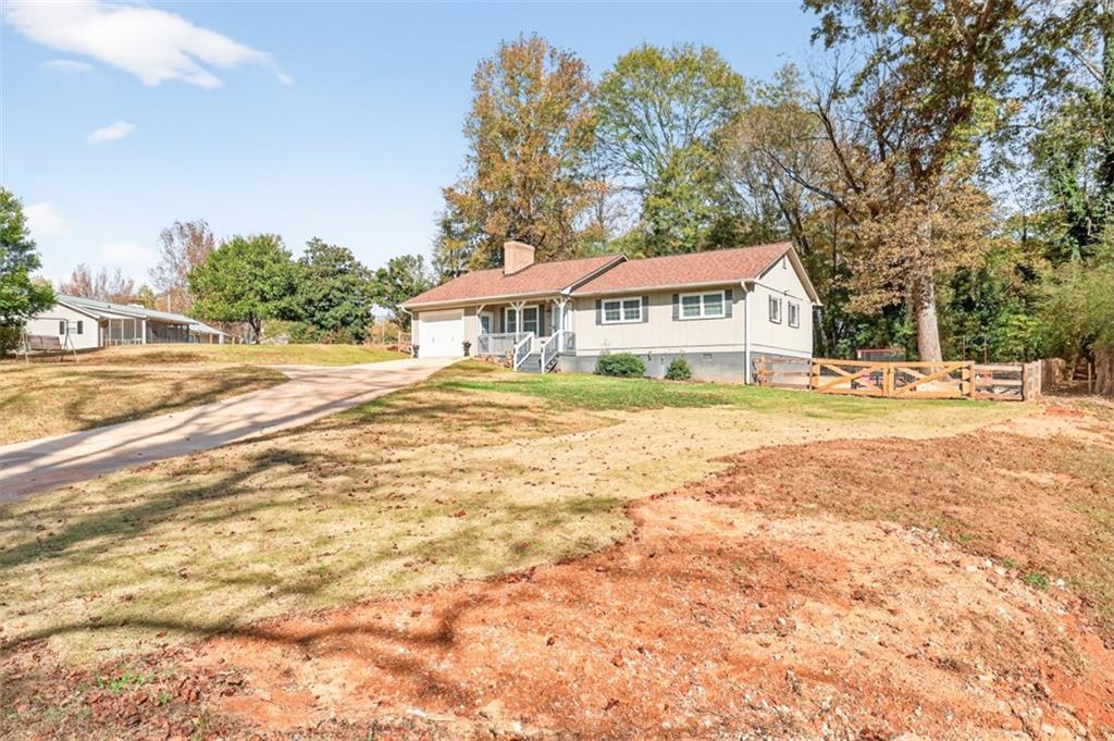 5867 Meadow View Ln., Flowery Branch, GA 30542