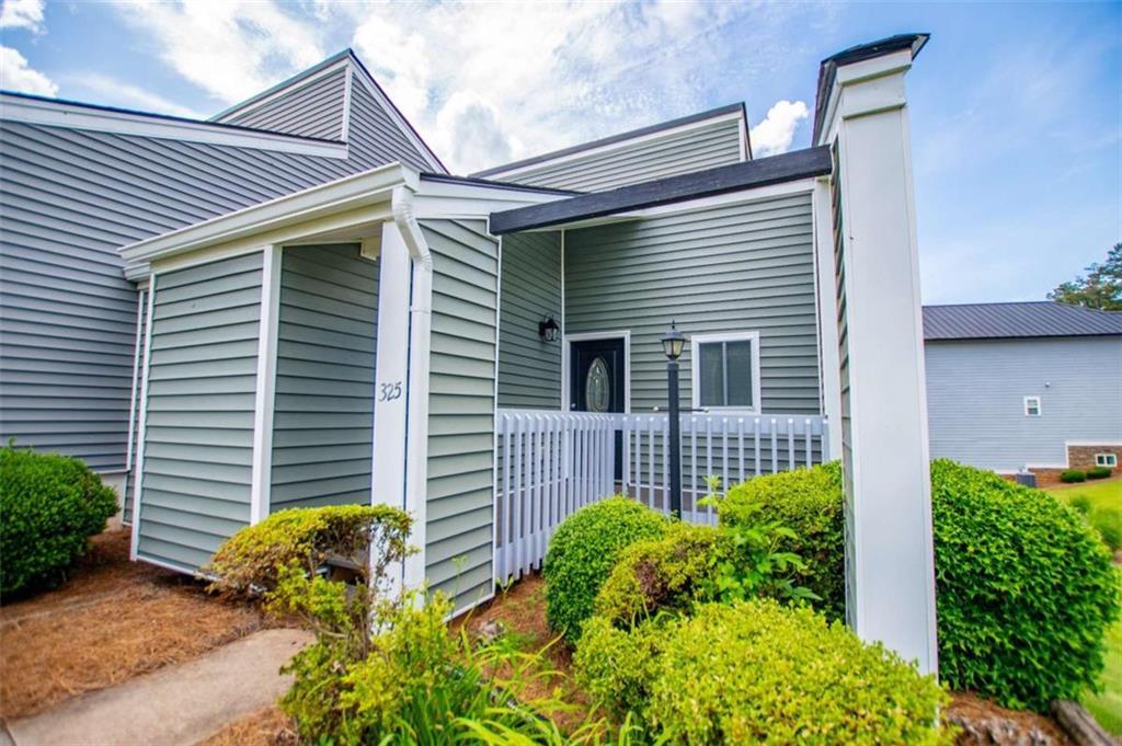 325 Berry Ct., Villa Rica, GA 30180