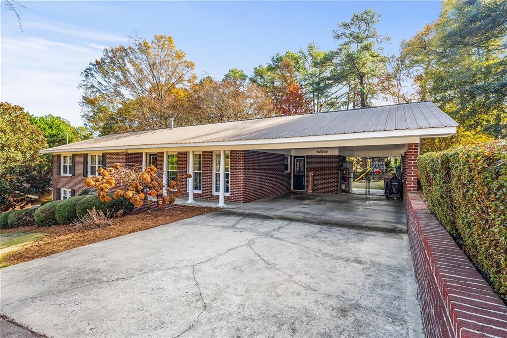 111 Meadow Ln., Calhoun, GA 30701