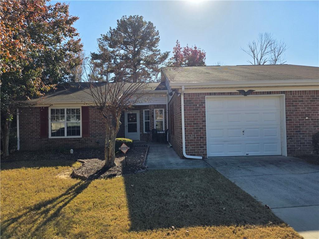 235 Monmouth Dr., Fayetteville, GA 30214