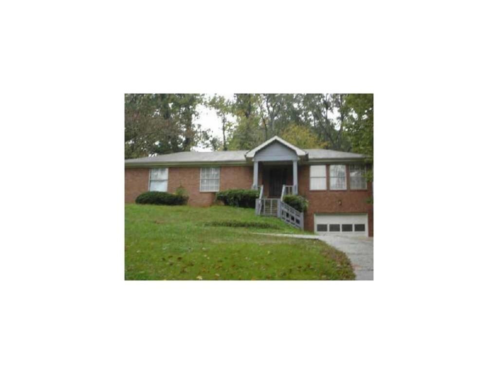 2363 Maxwell Dr., Atlanta, GA 30311